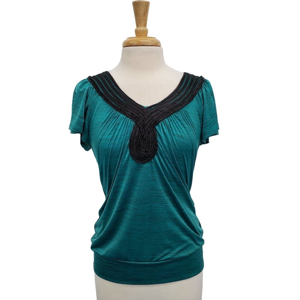 Studio Y Womens Short Sleeve V-Neck Blouse Top Size Small Green Black Casual